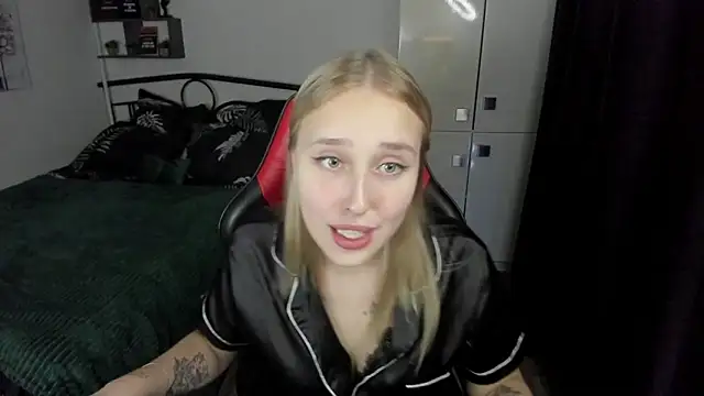 LinaTruly online show from September 2025 09:48:02 PM