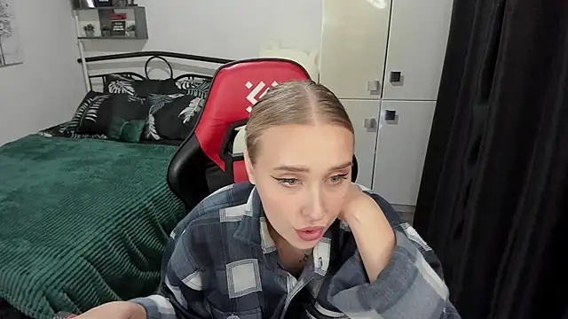 LinaTruly online show from September 2025 09:28:02 PM