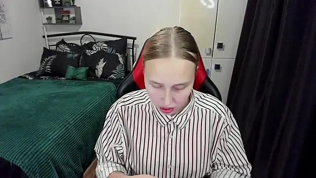 LinaTruly online show from September 2025 08:45:01 PM