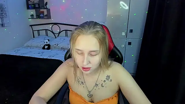 LinaTruly online show from October 2025 09:37:01 PM