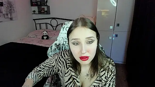 LinaTruly online show from November 2025 10:19:01 PM