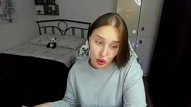 LinaTruly online show from November 2025 10:00:02 PM