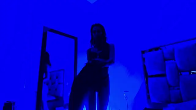 jolie lov online show from February 2025 01:40:01 PM