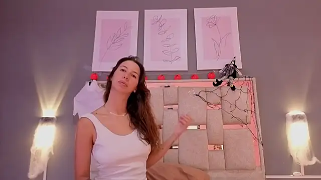 jolie lov online show from October 2025 01:06:02 PM