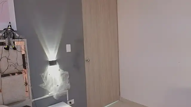 jolie lov online show from October 2025 01:11:02 PM