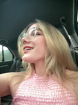 Snapshot of NicoleCut chatting on May 2026 09:20:01 PM NicoleCut online show from May 2026 09:20:01 PM