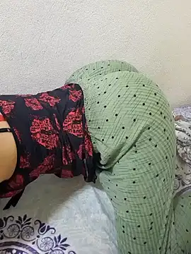 Snapshot of Linda-53 chatting on December 2024 06:54:02 PM Linda-53 online show from December 2024 06:54:02 PM