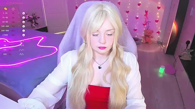 Snapshot of Amy_honey_angel chatting on March 2025 09:26:01 AM Amy honey angel online show from March 2025 09:26:01 AM