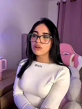 Emily-14 online show from November 2025 02:50:02 AM