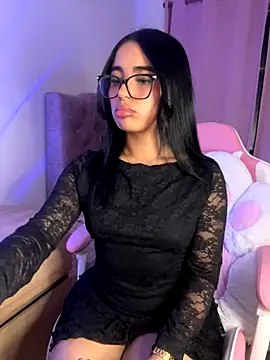 Emily-14 online show from December 2025 03:11:01 AM