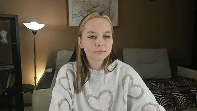 Snapshot of FalineDowlen chatting on December 2024 02:37:02 AM FalineDowlen online show from December 2024 02:37:02 AM