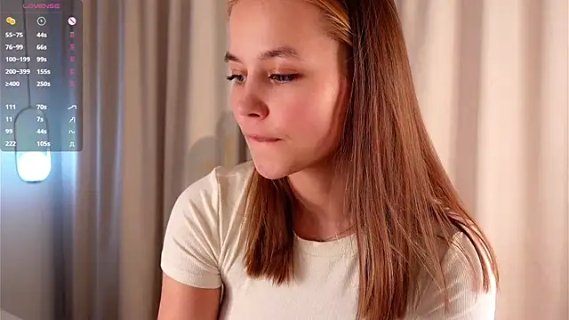 Snapshot of FalineDowlen chatting on December 2024 05:13:01 AM FalineDowlen online show from December 2024 05:13:01 AM