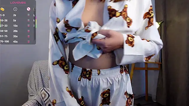 Snapshot of FalineDowlen chatting on January 2025 07:54:01 AM FalineDowlen online show from January 2025 07:54:01 AM