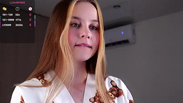 Snapshot of FalineDowlen chatting on February 2025 01:41:02 AM FalineDowlen online show from February 2025 01:41:02 AM