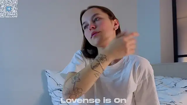 FalineDowlen online show from November 2025 02:54:01 AM