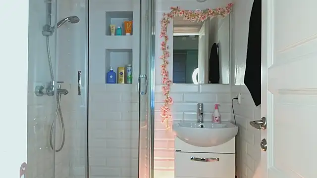 Mia Mia M online show from January 2025 09:02:02 AM