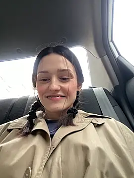 Mia Mia M online show from April 2026 03:10:02 PM