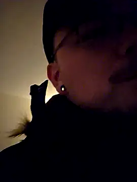 Snapshot of cmichaelxxx chatting on March 2025 12:07:02 AM cmichaelxxx online show from March 2025 12:07:02 AM