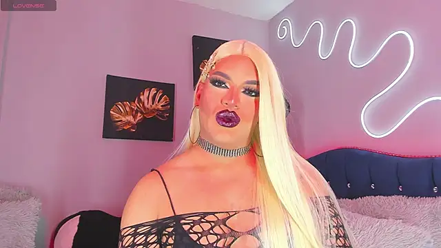Snapshot of Missisabella_ chatting on September 2025 12:44:01 AM Missisabella  online show from September 2025 12:44:01 AM