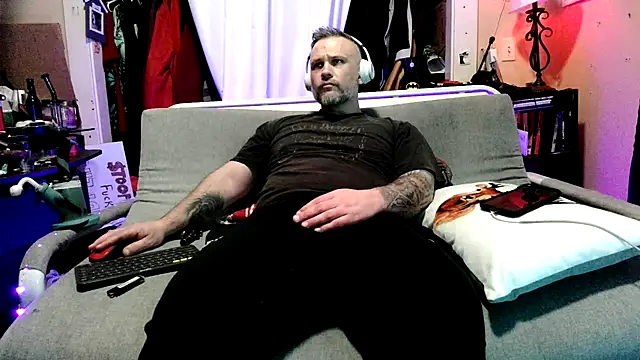 TwoFarty240 online show from February 2026 11:12:02 PM