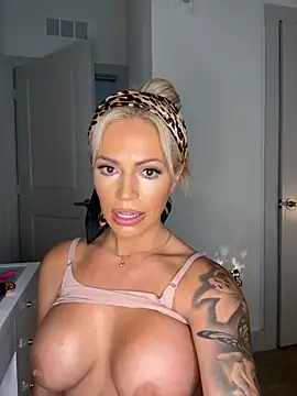 sophiamariexoxo240 online show from September 2025 05:07:01 PM