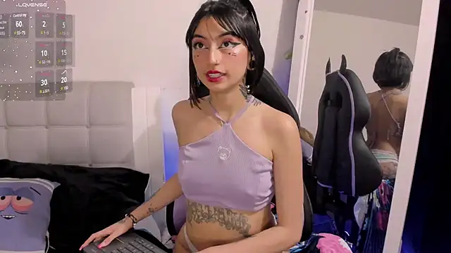 Snapshot of Any_Roussee chatting on January 2025 03:54:02 AM Any Roussee online show from January 2025 03:54:02 AM