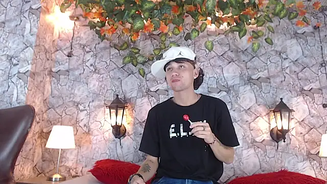 Snapshot of Samuel_Hilton chatting on December 2024 04:11:01 AM Samuel Hilton online show from December 2024 04:11:01 AM