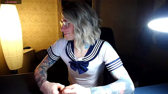 Snapshot of Julia_dolls chatting on December 2025 06:01:02 PM Julia dolls online show from December 2025 06:01:02 PM