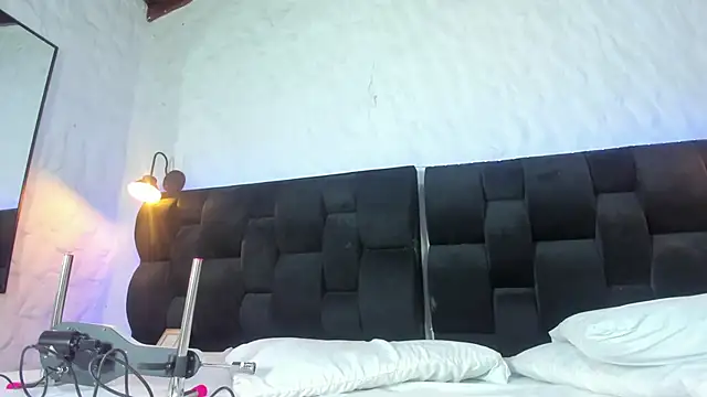 Camila  Gomez online show from October 2025 12:25:01 PM