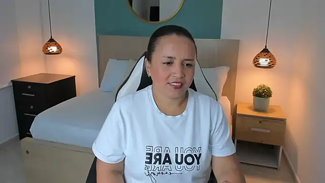 Snapshot of linda_rios_ chatting on January 2025 07:06:02 PM linda rios online show from January 2025 07:06:02 PM