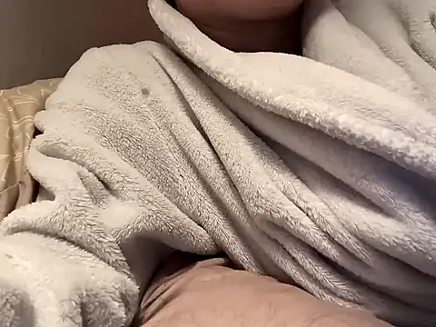 Snapshot of Cally-n chatting on December 2024 01:26:02 AM Cally-n online show from December 2024 01:26:02 AM