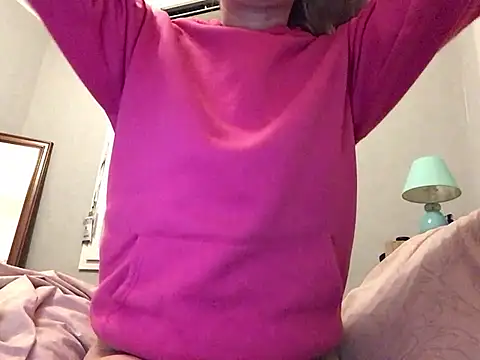 Snapshot of Cally-n chatting on February 2025 02:45:01 PM Cally-n online show from February 2025 02:45:01 PM