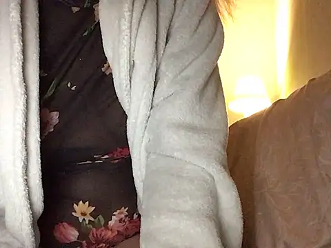 Snapshot of Cally-n chatting on February 2025 11:20:02 PM Cally-n online show from February 2025 11:20:02 PM