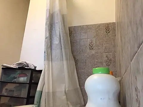 Snapshot of Cally-n chatting on February 2025 04:57:01 PM Cally-n online show from February 2025 04:57:01 PM