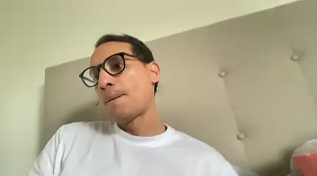 Snapshot of alex_ruiz85 chatting on February 2025 07:12:02 PM alex ruiz85 online show from February 2025 07:12:02 PM