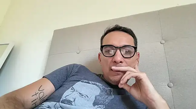 Snapshot of alex_ruiz85 chatting on March 2025 05:18:02 PM alex ruiz85 online show from March 2025 05:18:02 PM