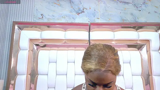 Snapshot of kinkyandsavage chatting on November 2025 07:36:02 PM kinkyandsavage online show from November 2025 07:36:02 PM