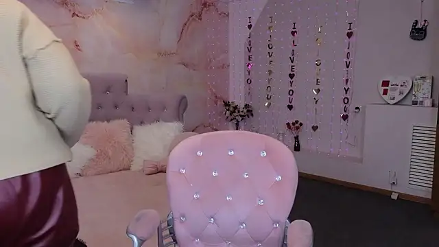 Snapshot of Penelope_Pinky chatting on March 2025 08:38:02 PM Penelope Pinky online show from March 2025 08:38:02 PM