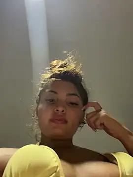 Nicollygriu online show from February 2026 03:04:01 AM