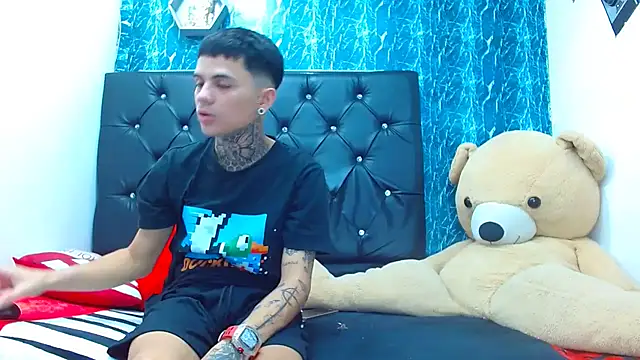 Snapshot of exotic_hot_couple chatting on January 2025 12:31:01 AM exotic hot couple online show from January 2025 12:31:01 AM