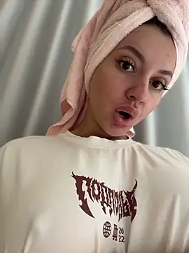 JulliaVegas online show from March 2026 02:27:01 AM