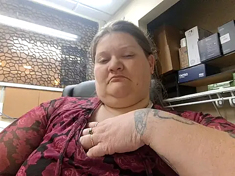 chrissybear84 online show from February 2026 07:01:02 PM