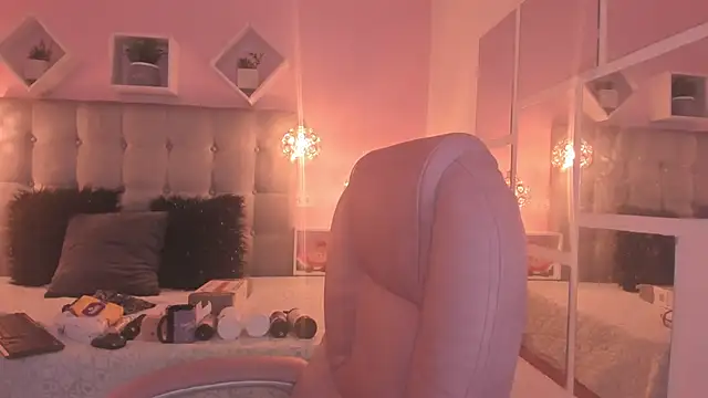 melanie hh online show from October 2025 04:02:01 AM