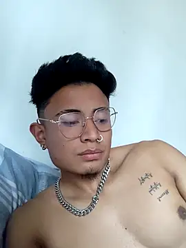 Snapshot of Golden_boy_03 chatting on October 2025 08:43:01 PM Golden boy 03 online show from October 2025 08:43:01 PM