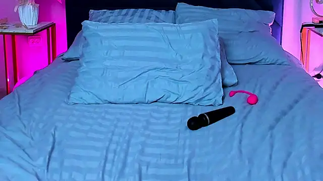 Curvy Dynamite  online show from March 2025 07:32:01 AM