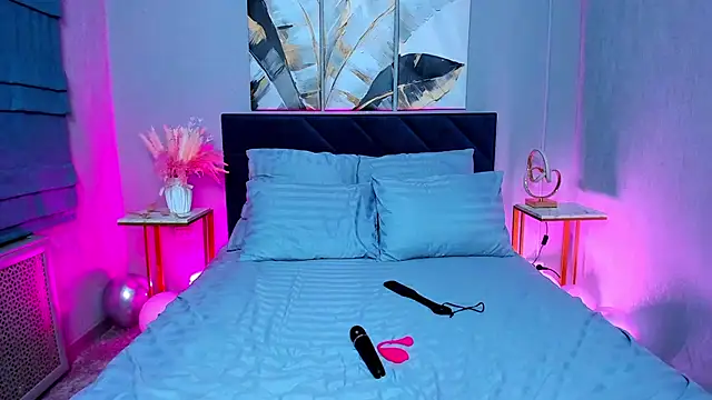 Curvy Dynamite  online show from March 2025 01:16:01 AM