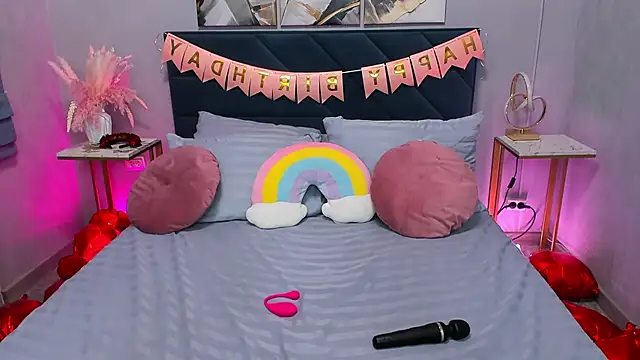 Curvy Dynamite  online show from March 2026 01:11:01 AM