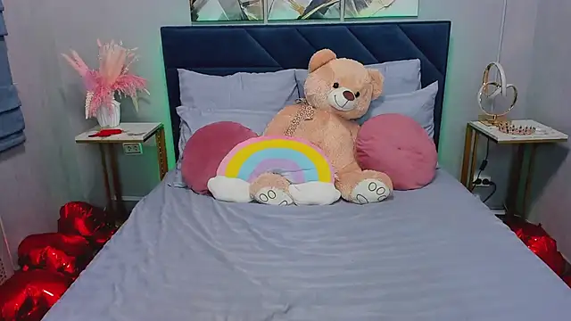 Curvy Dynamite  online show from April 2026 01:06:02 AM