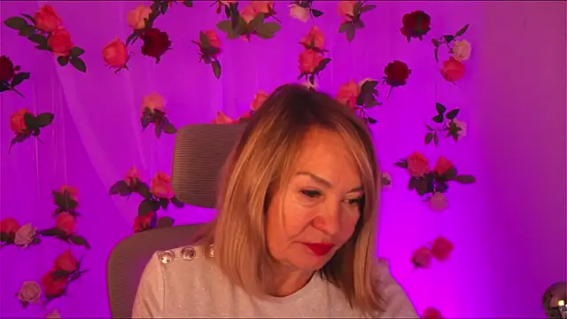 RosalindaFortuna online show from December 2024 01:43:02 PM