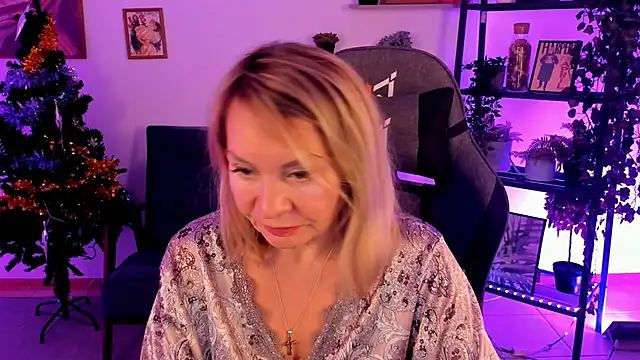 RosalindaFortuna online show from December 2024 02:33:01 PM